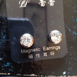 Magentic earrings