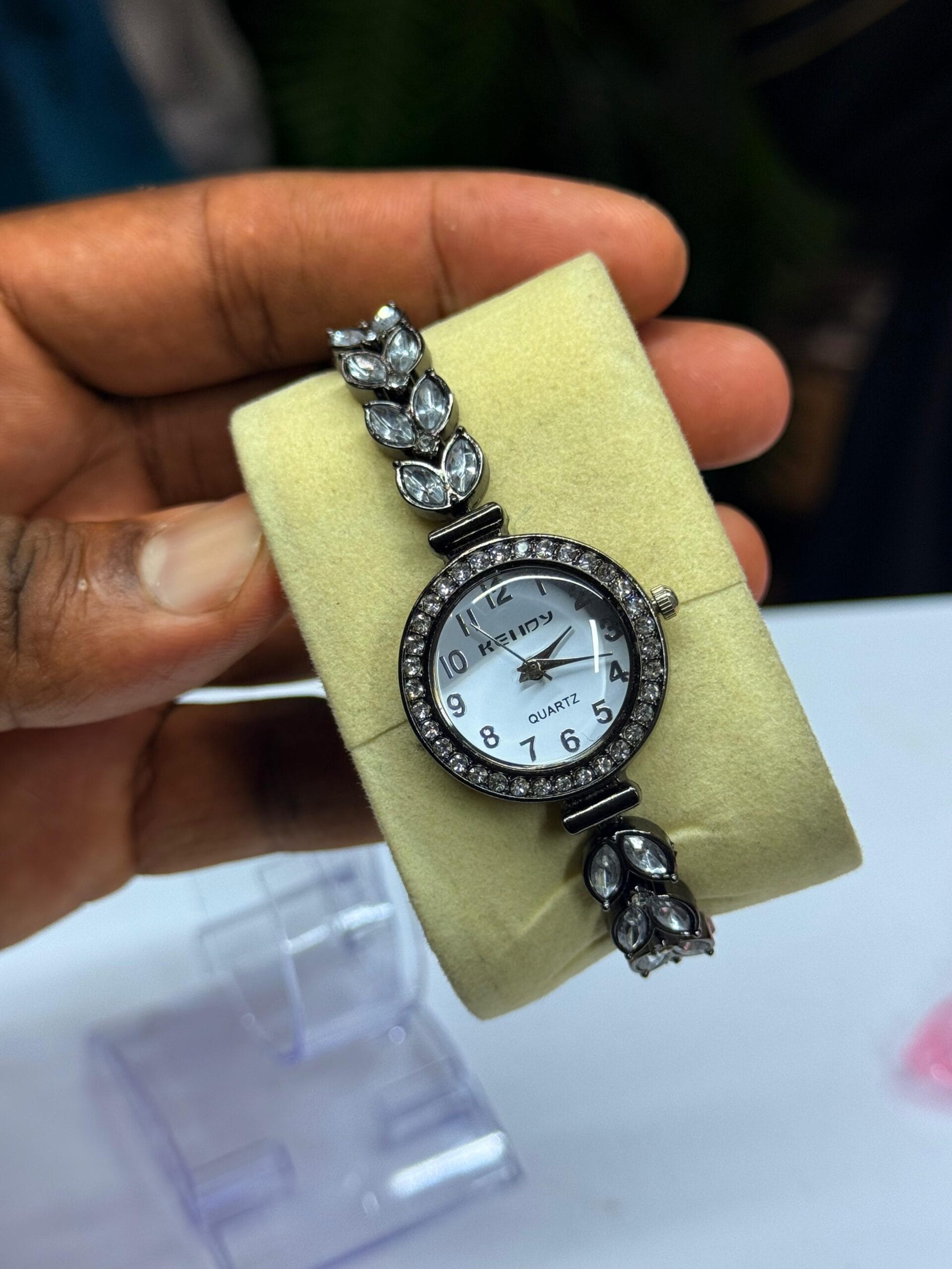 Ladies Chain Watch - Image 2