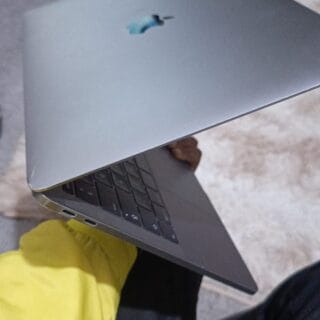 MacBook Pro (13-inch, 2017)