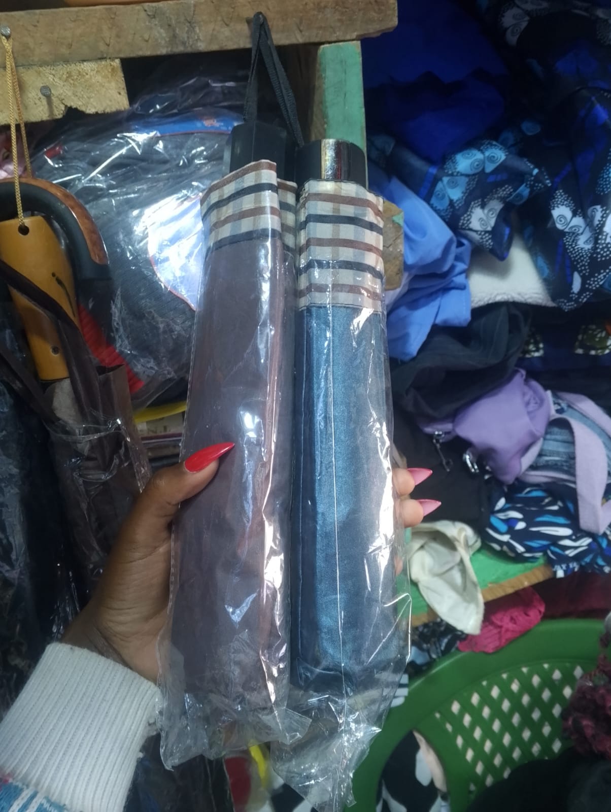 Plaid-Trimmed Foldable Umbrellas